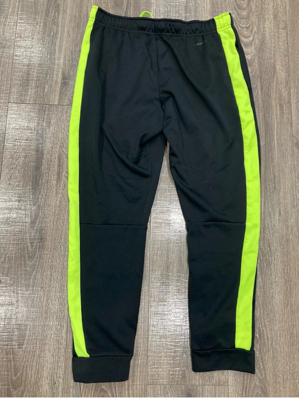 Nike Therma-FIT Sweatpants black  Neon green  Stripe cuffed ankle